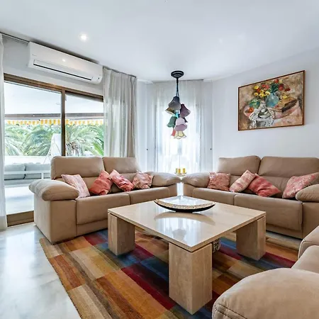 Golden Elviria Apartment
