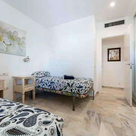 Golden Elviria Apartment *